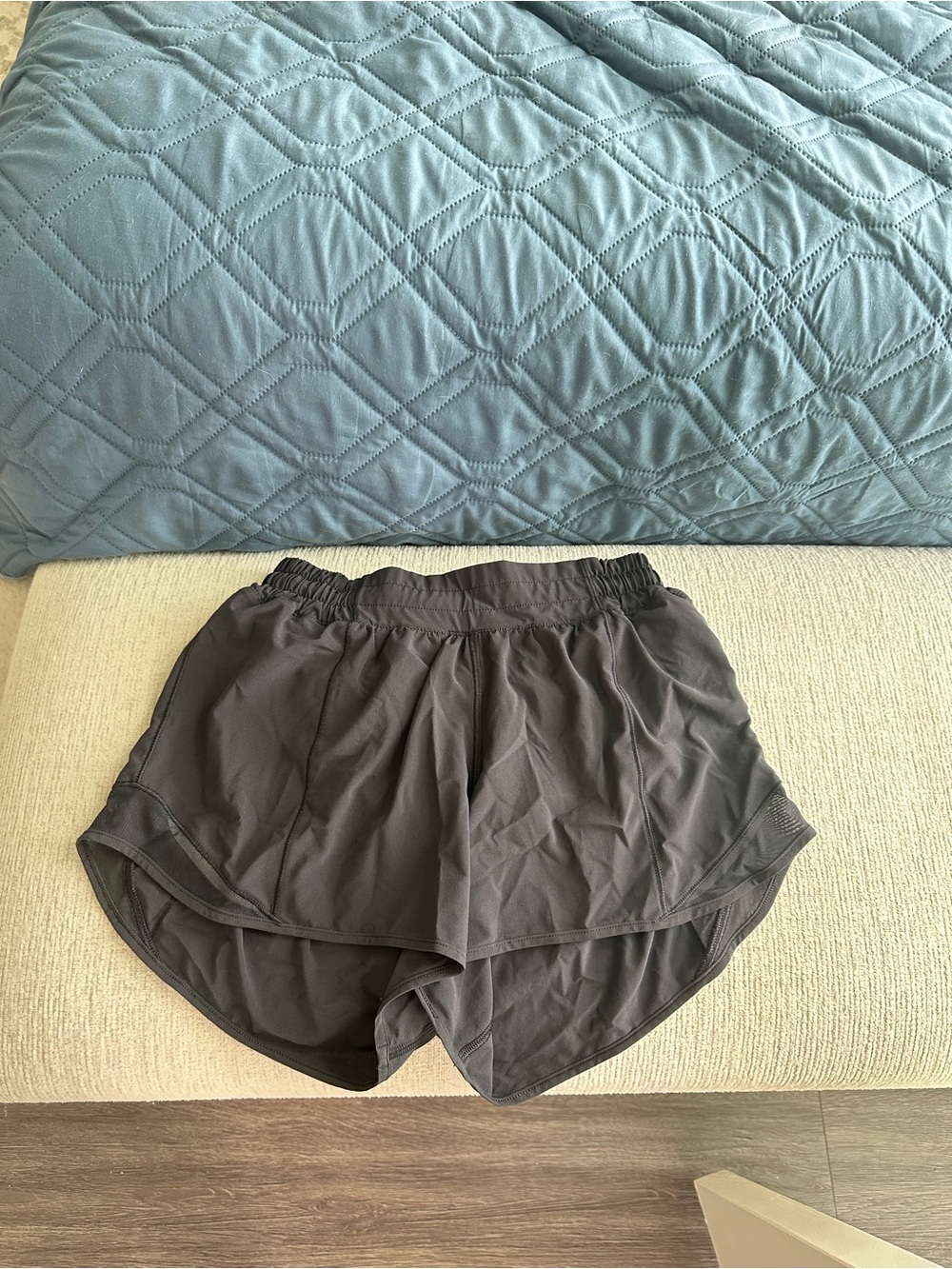 Lululemon hotty hot 2.5 in shorts